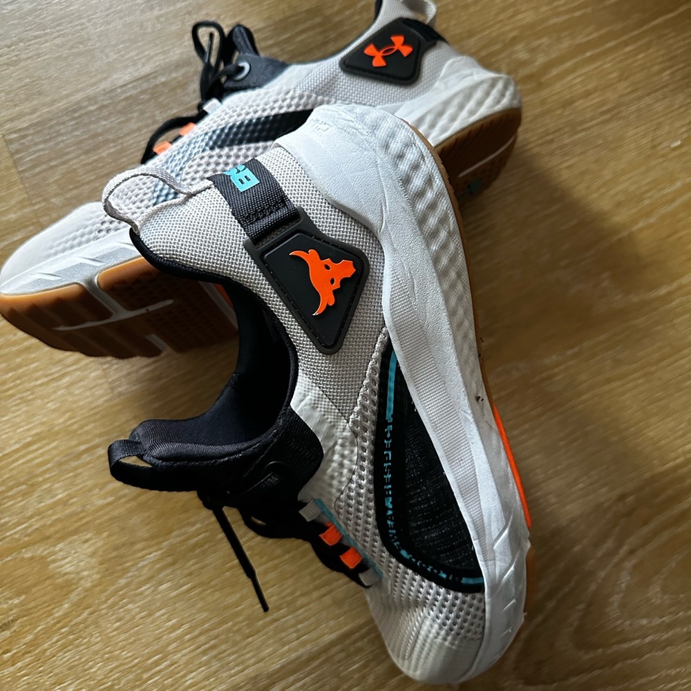 Men’s under Armour running shoes